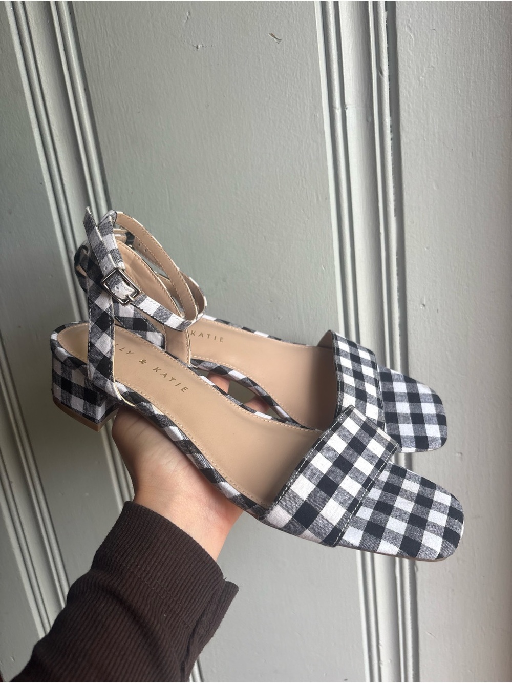 Kelly & Katie Size 8.5 Gingham Black & White Open-Toe Block Heel Sandals